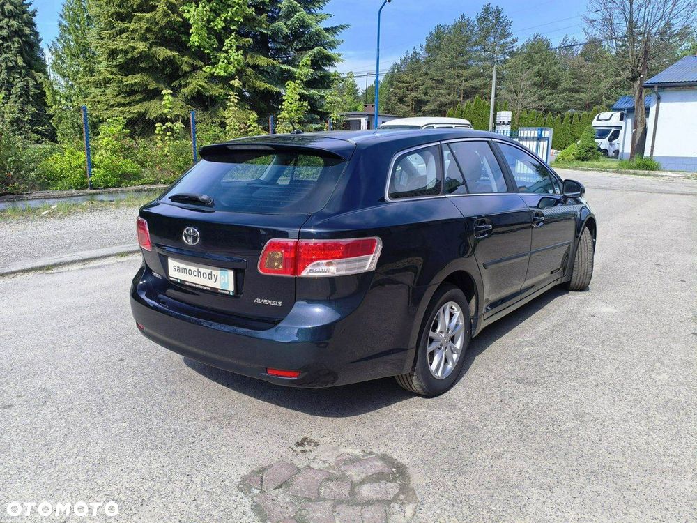 Toyota Avensis - 2