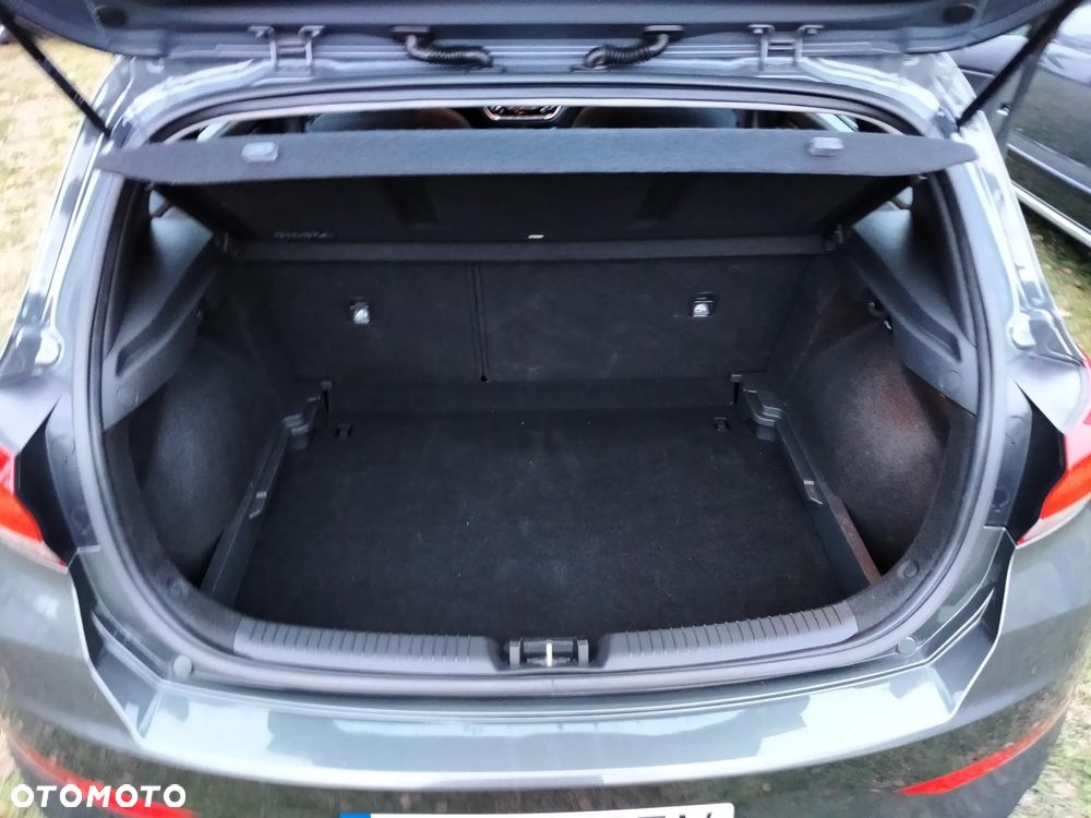 Hyundai i30 1.5 DPI Classic + - 13