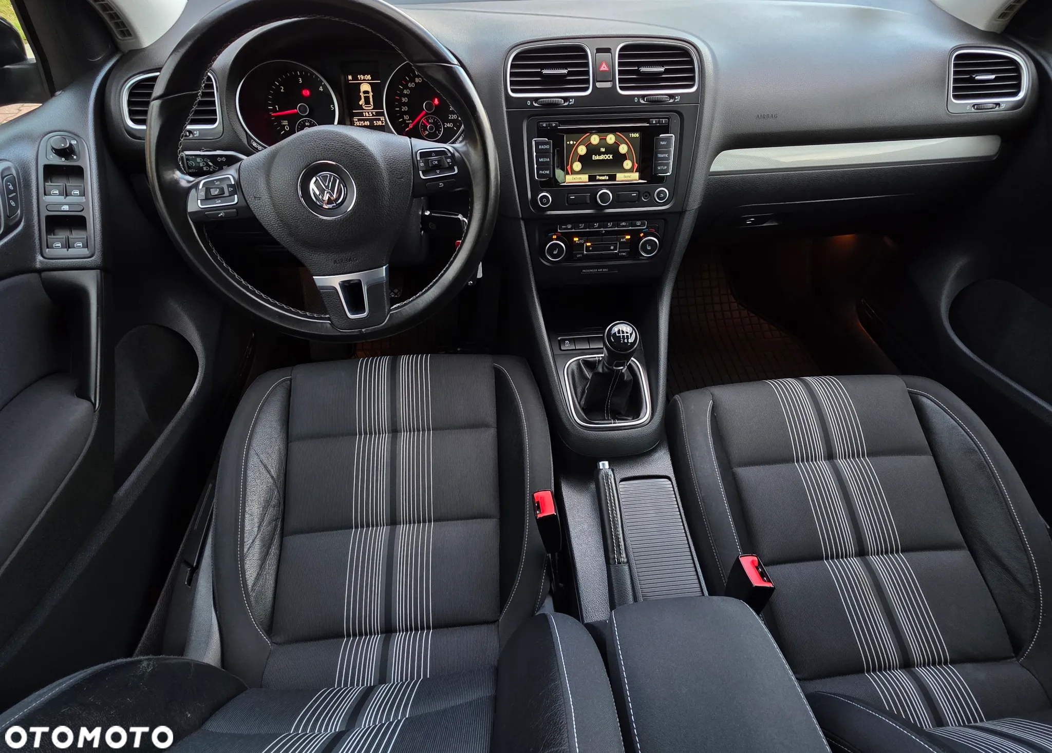 Volkswagen Golf 2.0 TDI DPF MATCH - 18