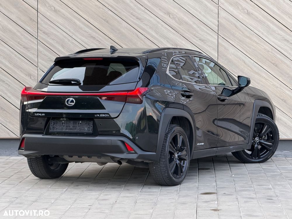 Lexus UX 250h 2.0L HEV 20H- (178 HP) 4X2 CVT Executive - 4
