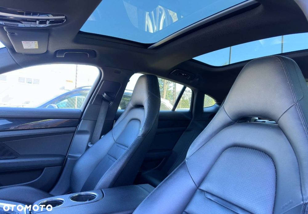Porsche Panamera - 12