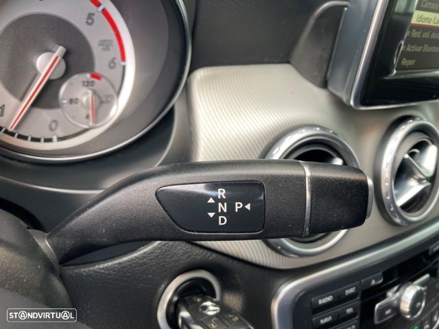 Mercedes-Benz GLA 220 d Urban — fotografia 18