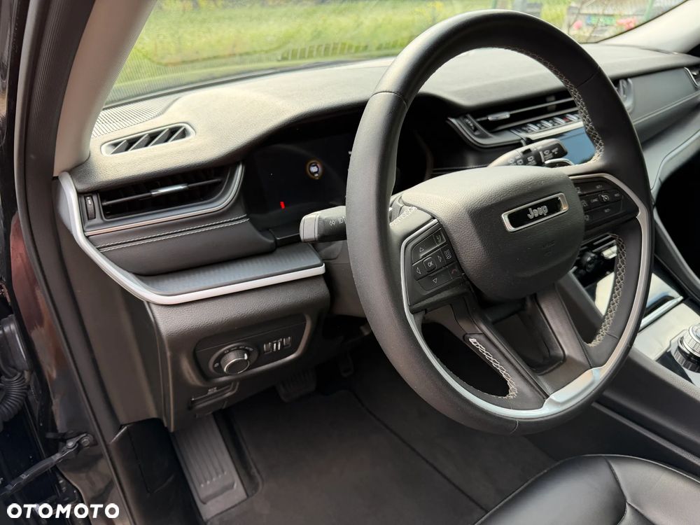 Jeep Grand Cherokee - 12