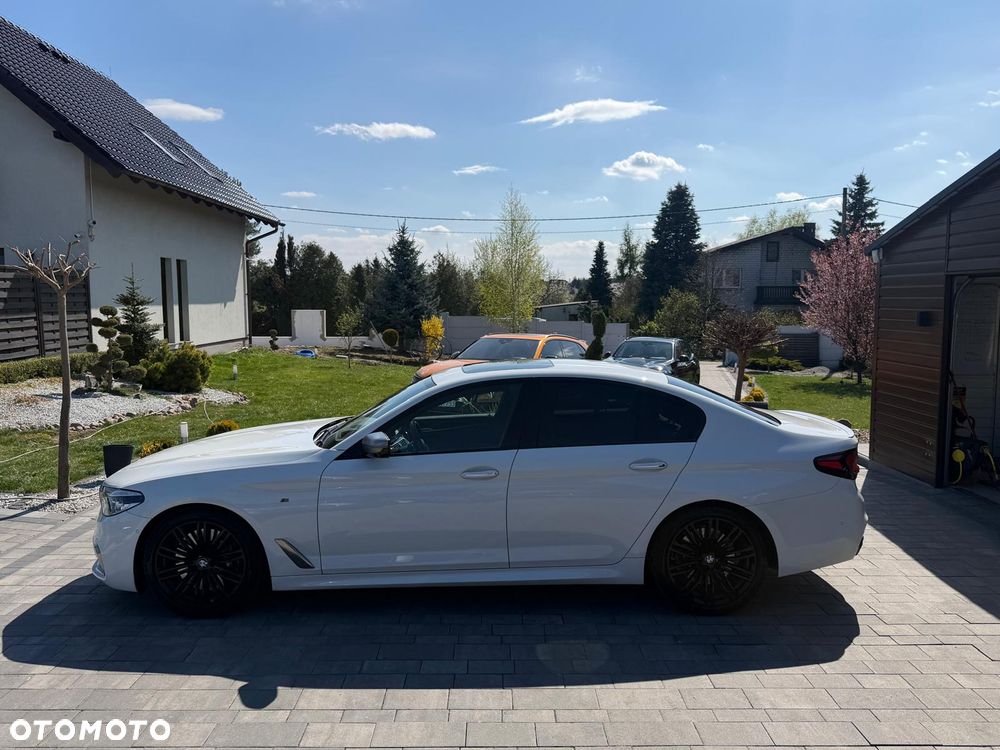 BMW Seria 5 M550i xDrive sport - 8