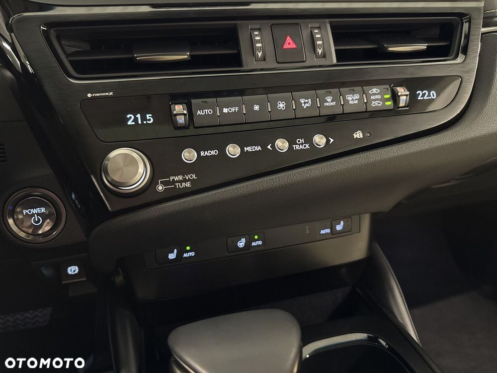 Lexus ES 300h Business Edition - 25