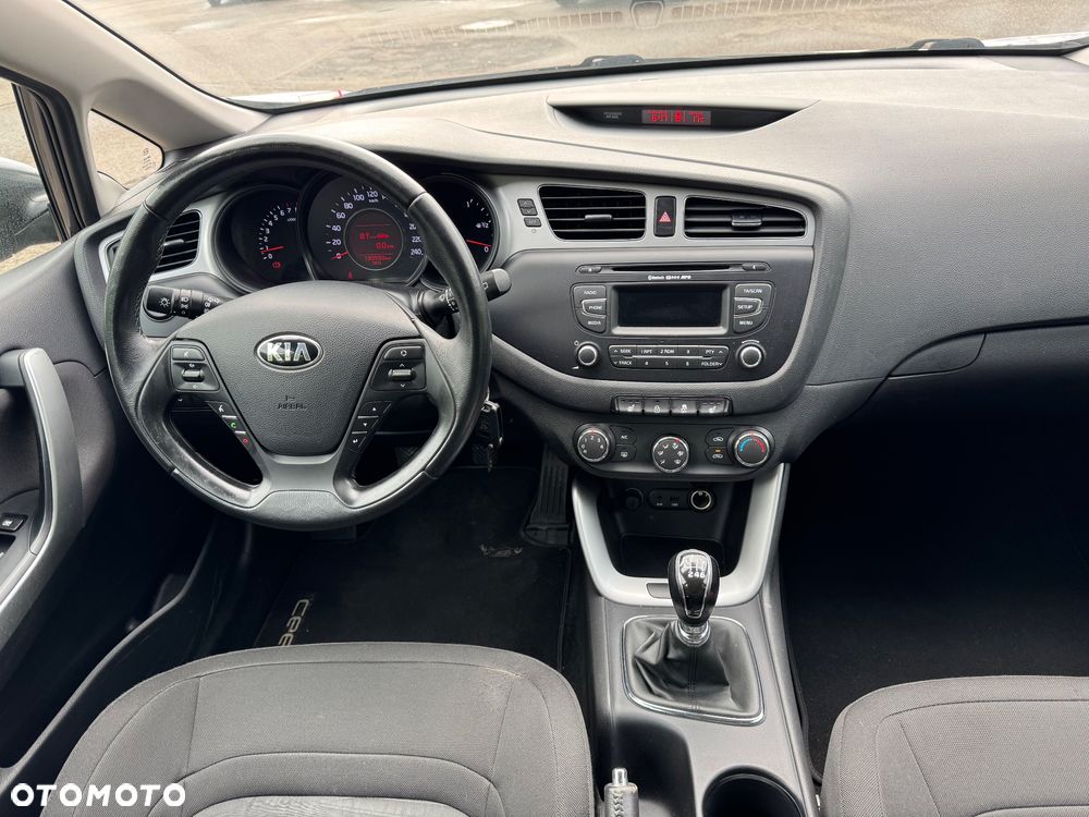 Kia Ceed 1.6 CRDi 128 ISG Fifa World Cup Edition - 29