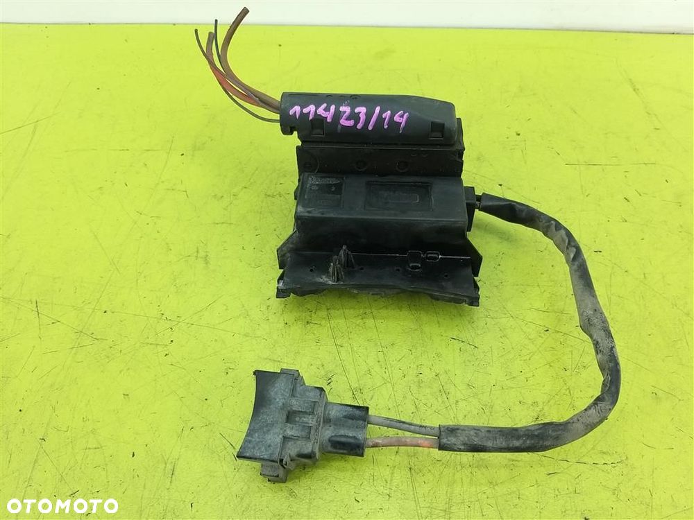 Sterownik wentylatorów Opel Vectra  C SIGNUM 1.8 16V 122KM VALEO 1379151 - 1