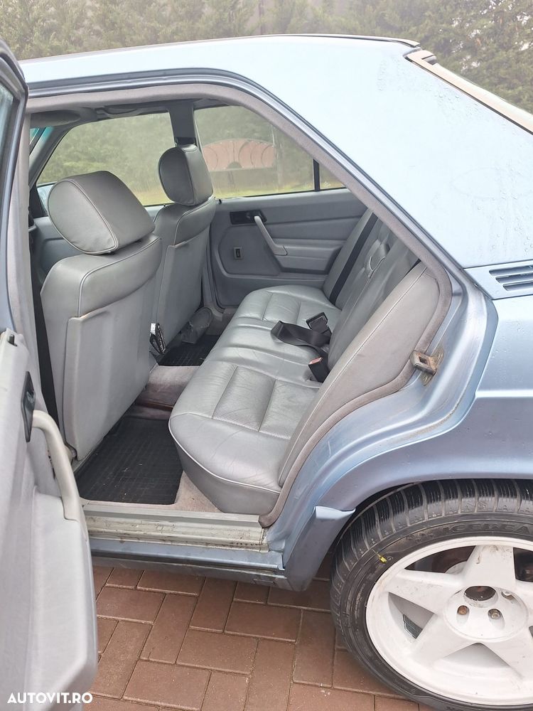 Mercedes-Benz 190 - 12