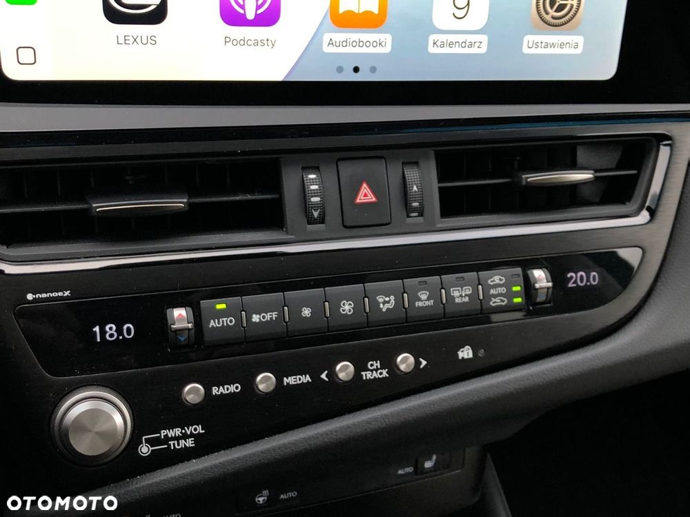 Lexus ES 300h F Sport Design - 22