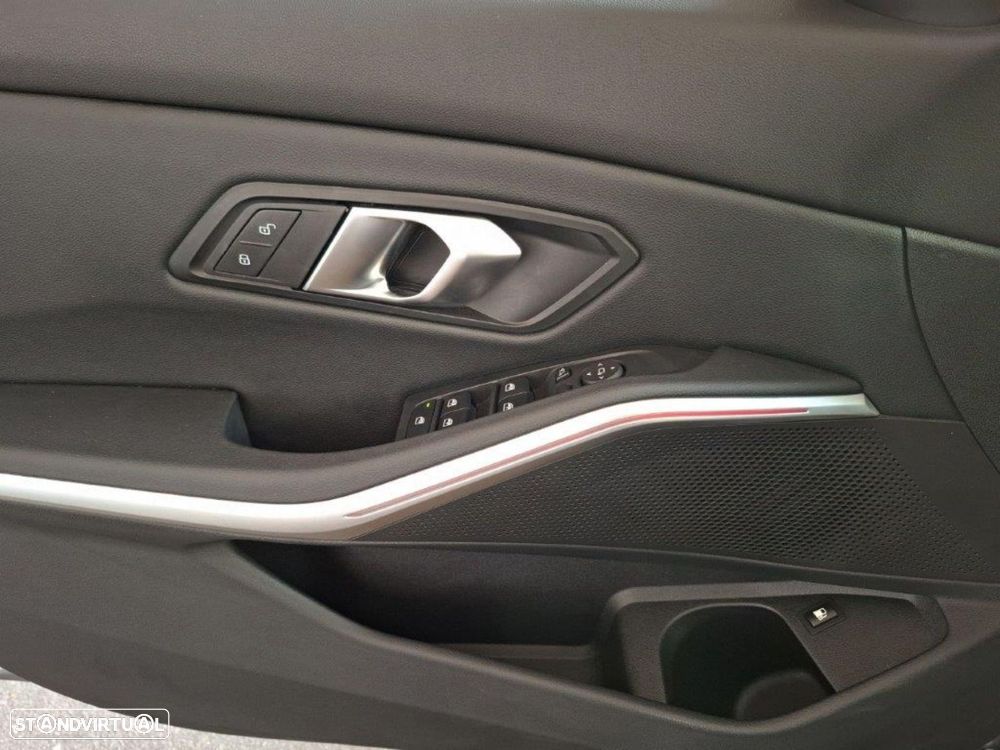 BMW 320 e Pack Desportivo M Auto - 18