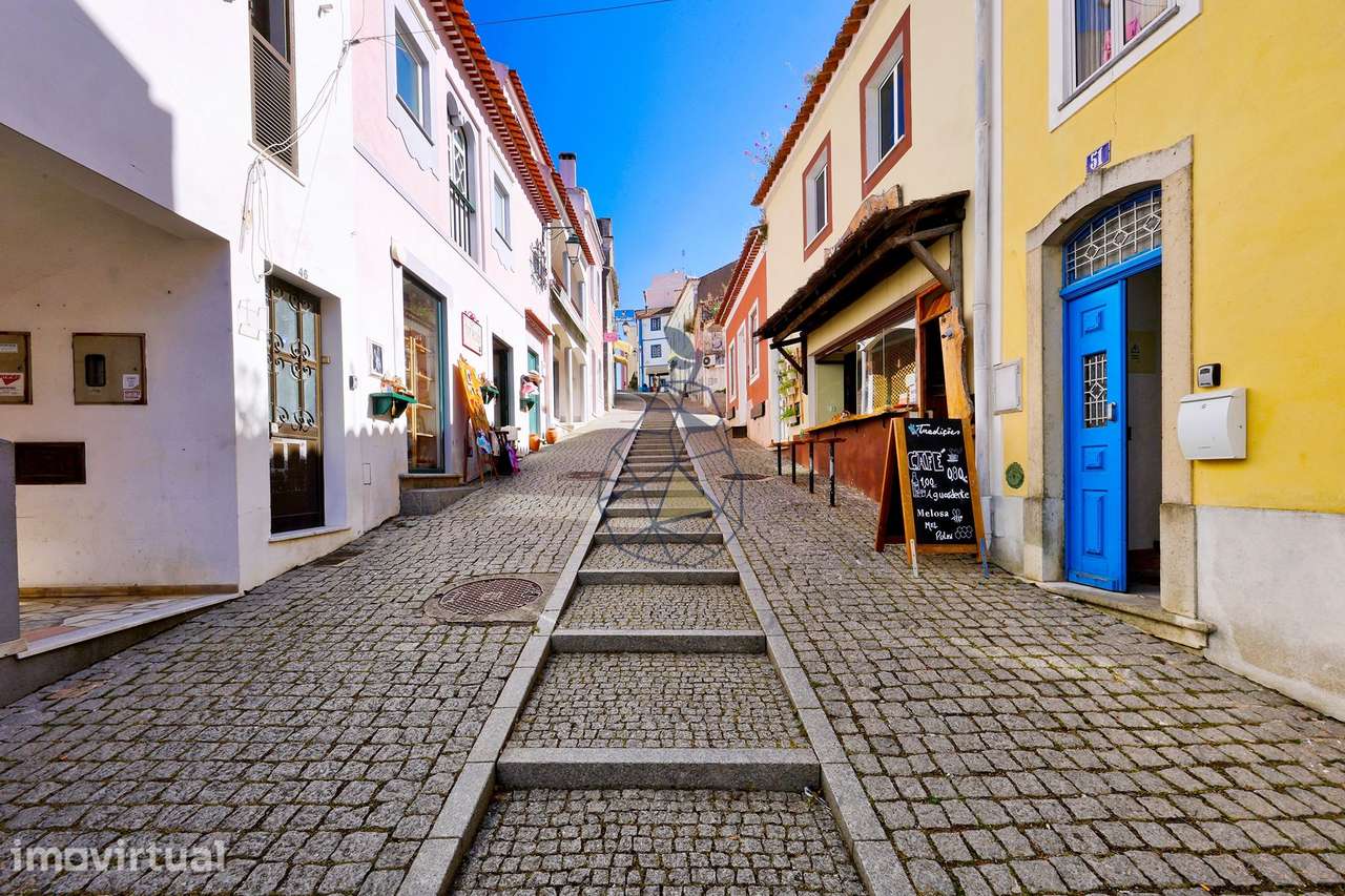 Edifício com Loja e Habitação, Charme, Investimento e Rendimento  no C - Grande imagem: 4/45