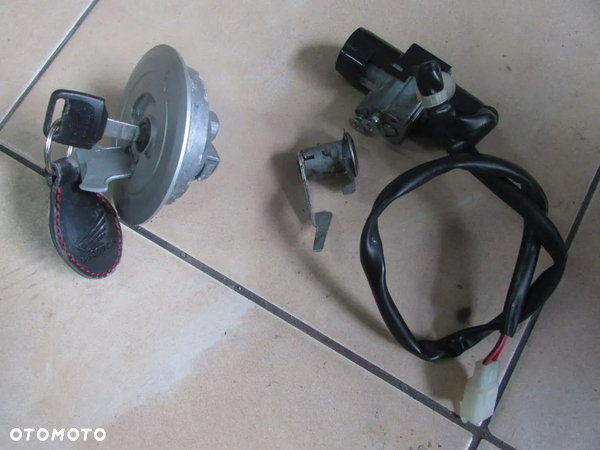 Honda CBF125 JC40 stacyjka wlew klucz komplet zamków