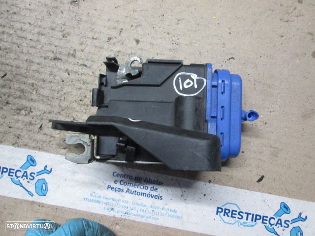 Fecho 8D0839016A AUDI A4 1999 TD VACUO AUDI A3 8L1 2001 1.9TDI 8V 130CV 5P CINZENTO T DRT VACUO - 2