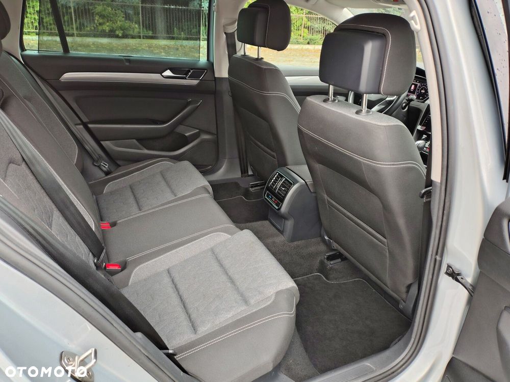 Volkswagen Passat - 18