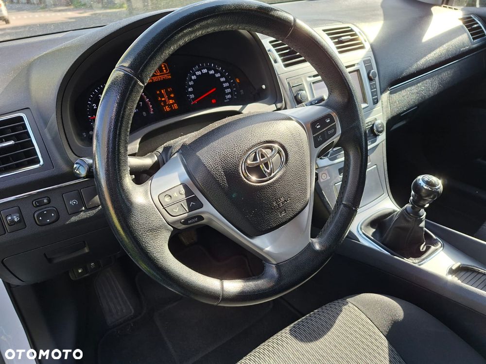 Toyota Avensis 2.0 Style - 18