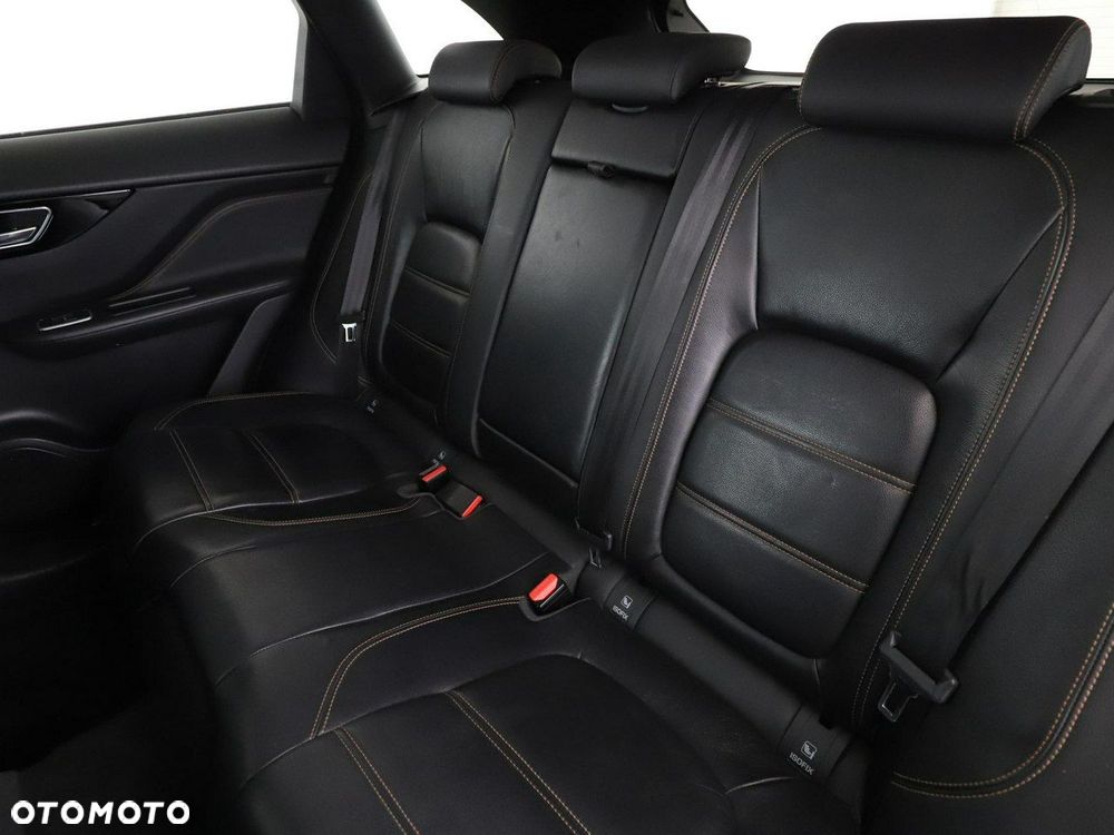 Jaguar F-Pace 20d AWD Prestige - 18