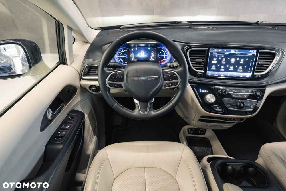 Chrysler Pacifica - 12