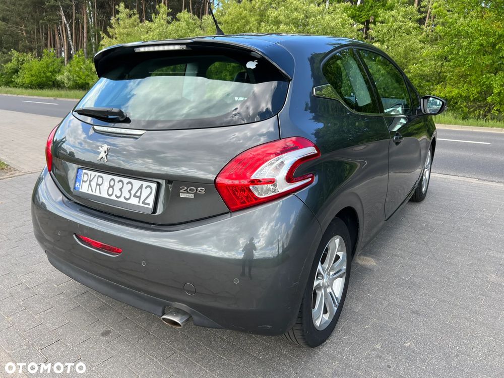 Peugeot 208 - 8