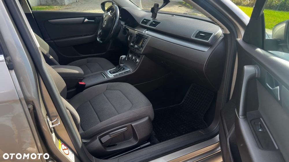 Volkswagen Passat 2.0 TDI Comfortline DSG - 24