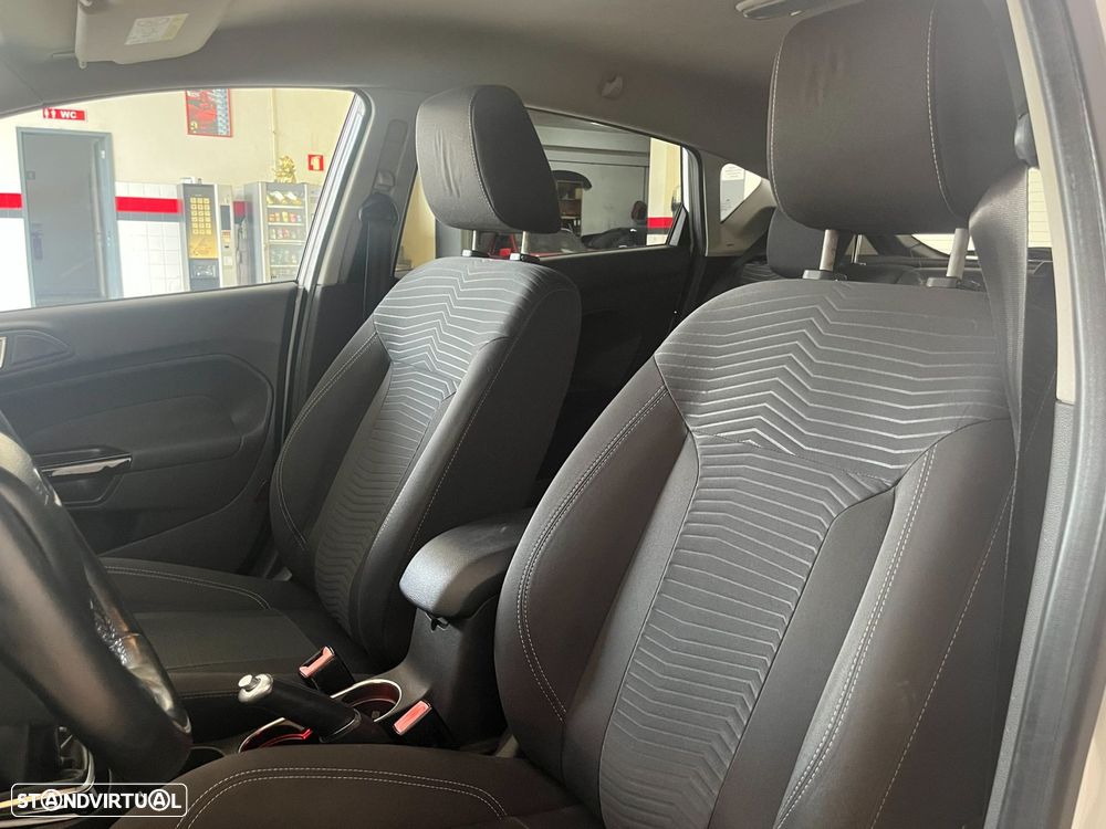 Ford Fiesta 1.0 EcoBoost Titanium - 14