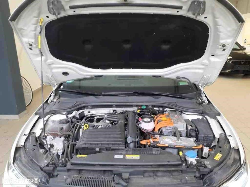 VW Golf 1.4 eHybrid OPF DSG GTE - 11