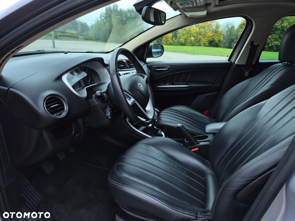 Lancia Delta 1.6 MJ Silver - 15