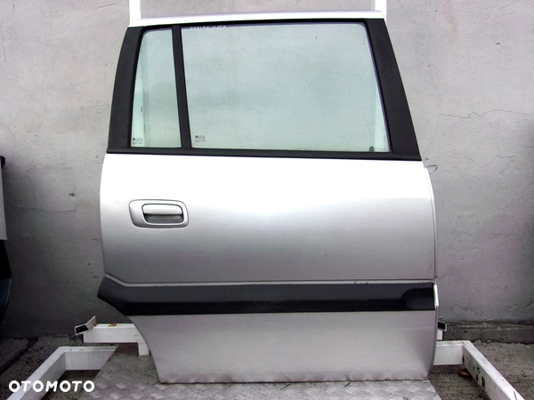 Opel Zafira A drzwi prawy tył Z157