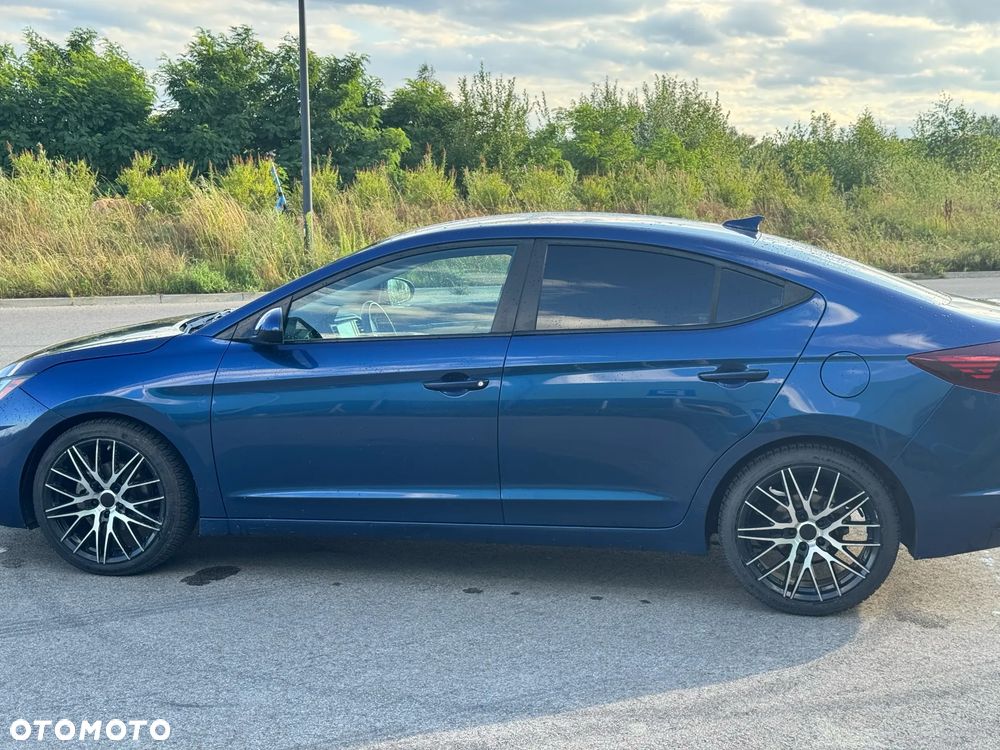 Hyundai Elantra - 7