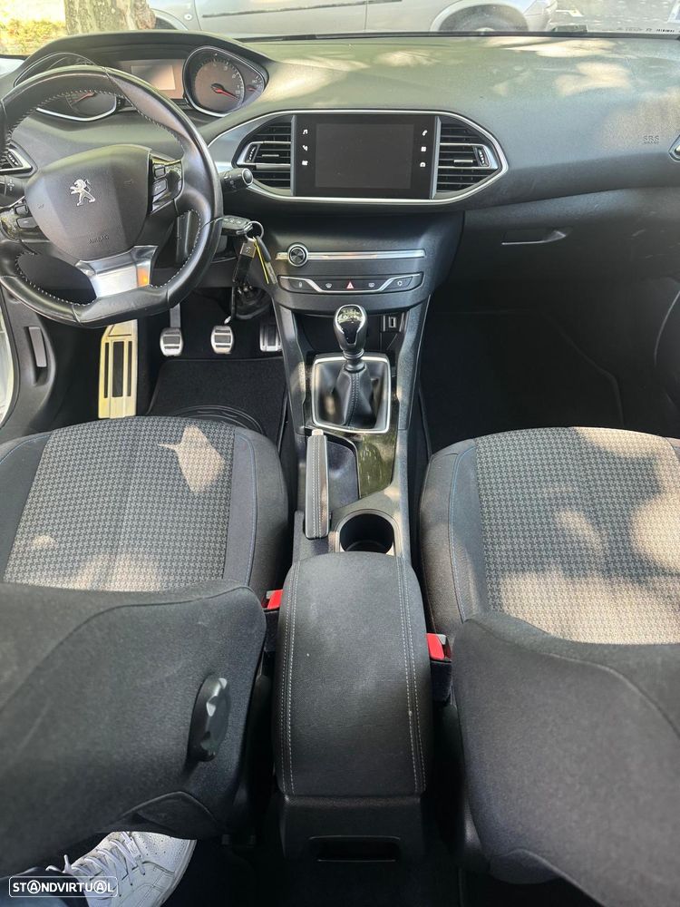Peugeot 308 1.2 PureTech Style J17 - 10