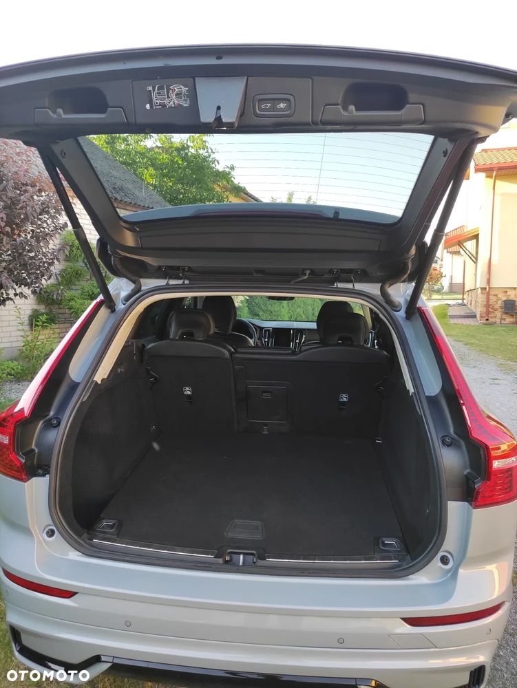 Volvo XC 60 B5 B AWD Plus Dark - 5