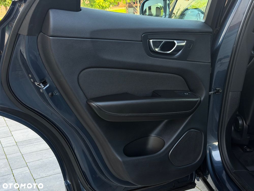 Volvo XC 60 D4 AWD Momentum - 32