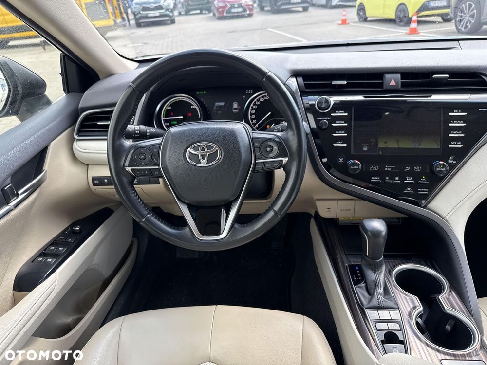 Toyota Camry 2.5 Hybrid Executive CVT - 11