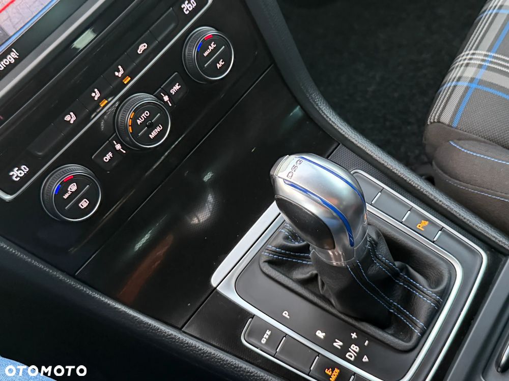 Volkswagen Golf - 15