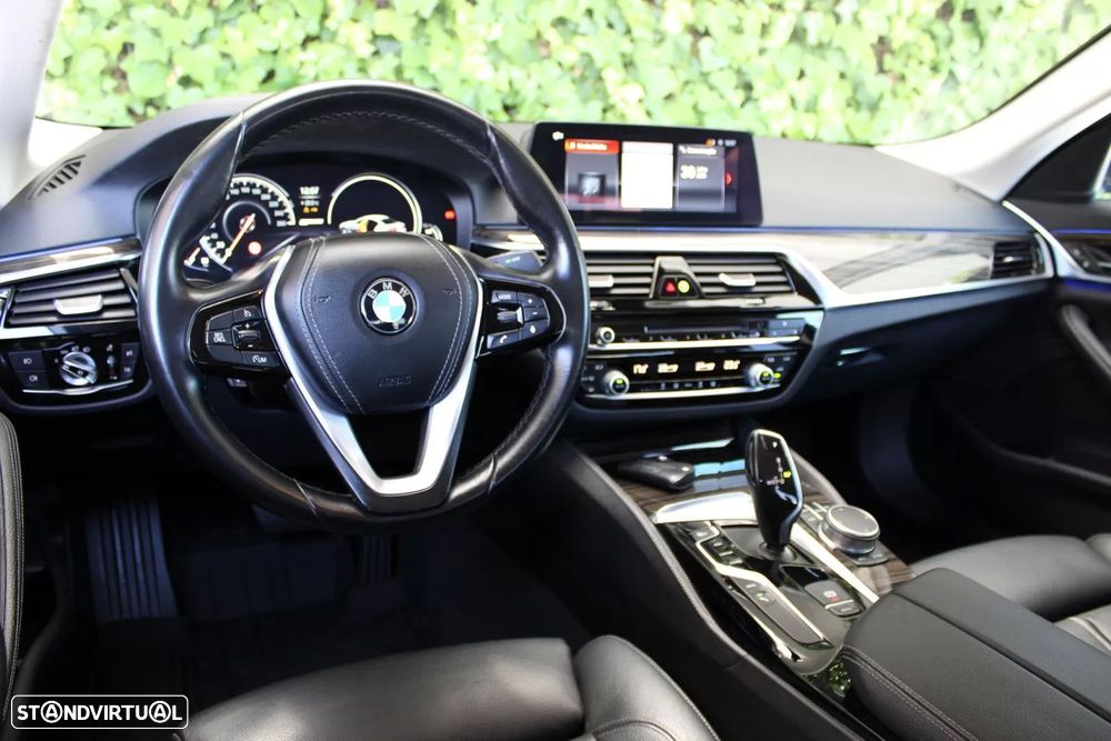 BMW 530 e iPerformance Line Luxury — fotografia 10