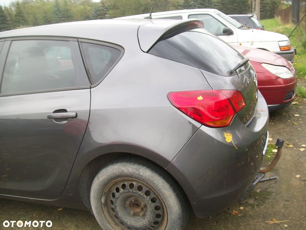 błotnik tył lewy opel astra j