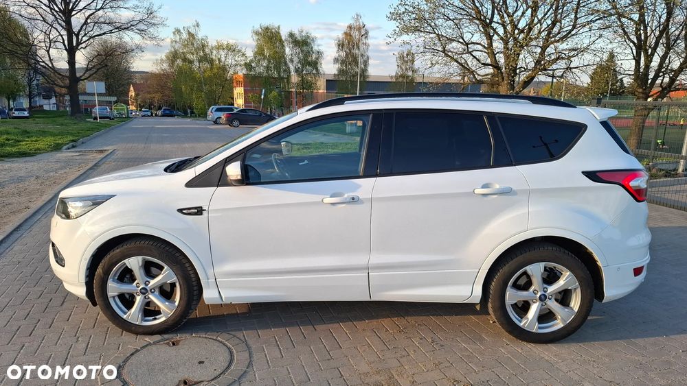 Ford Kuga 1.5 EcoBoost 2x4 ST-Line - 2