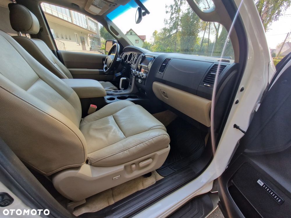 Toyota Sequoia - 18