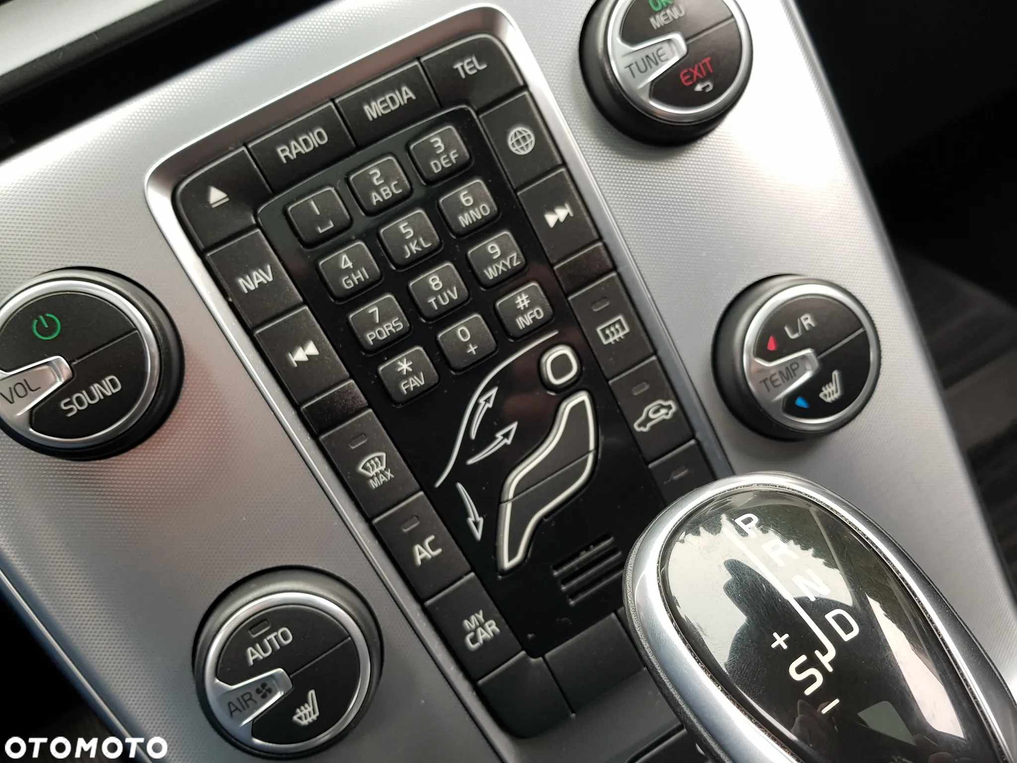 Volvo V40 Cross Country - 22