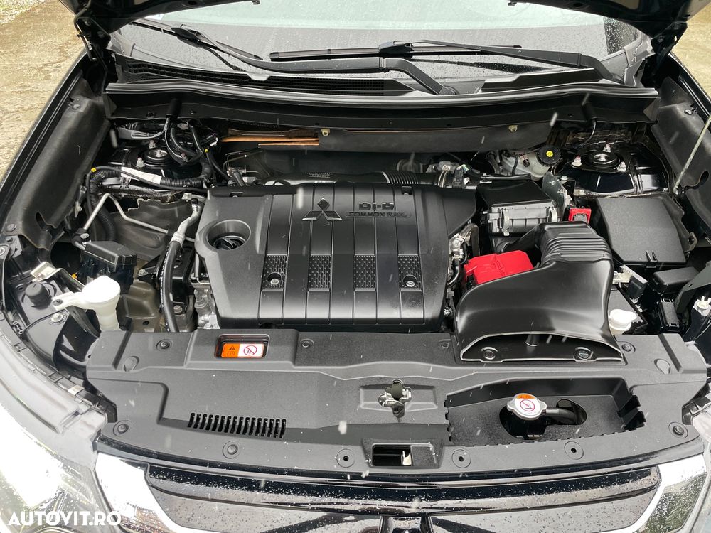 Mitsubishi Outlander - 13