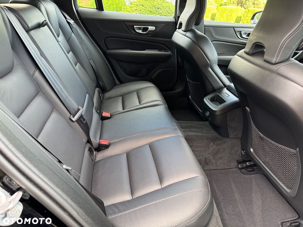 Volvo V60 B3 B Plus Dark - 17