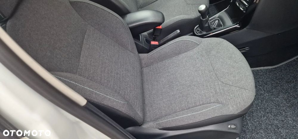 Citroën C3 Pure Tech (VTi) 82 Exclusive - 36