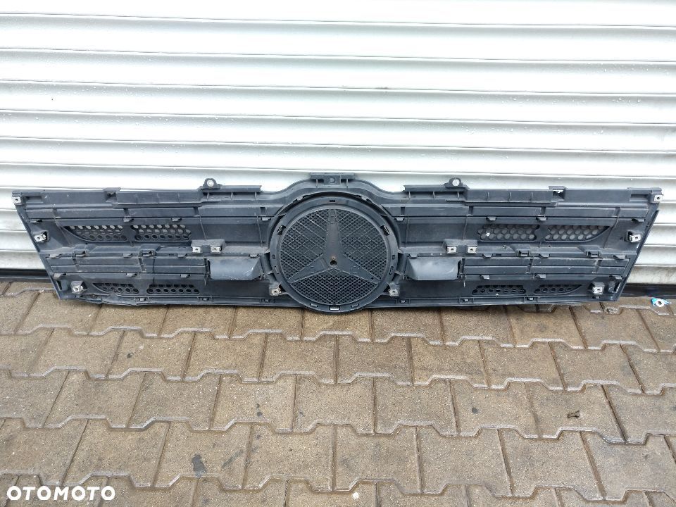 Grill atrapa kpl. znaczek emblemat Antos Arocs Actros MP4 9607500318 - 2
