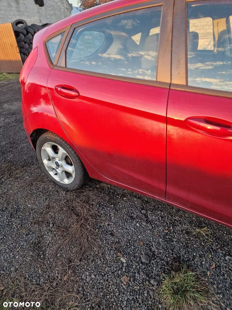 Drzwi  prawy  tył ford  Fiesta  mk7  w  kolorze  M9 - 1