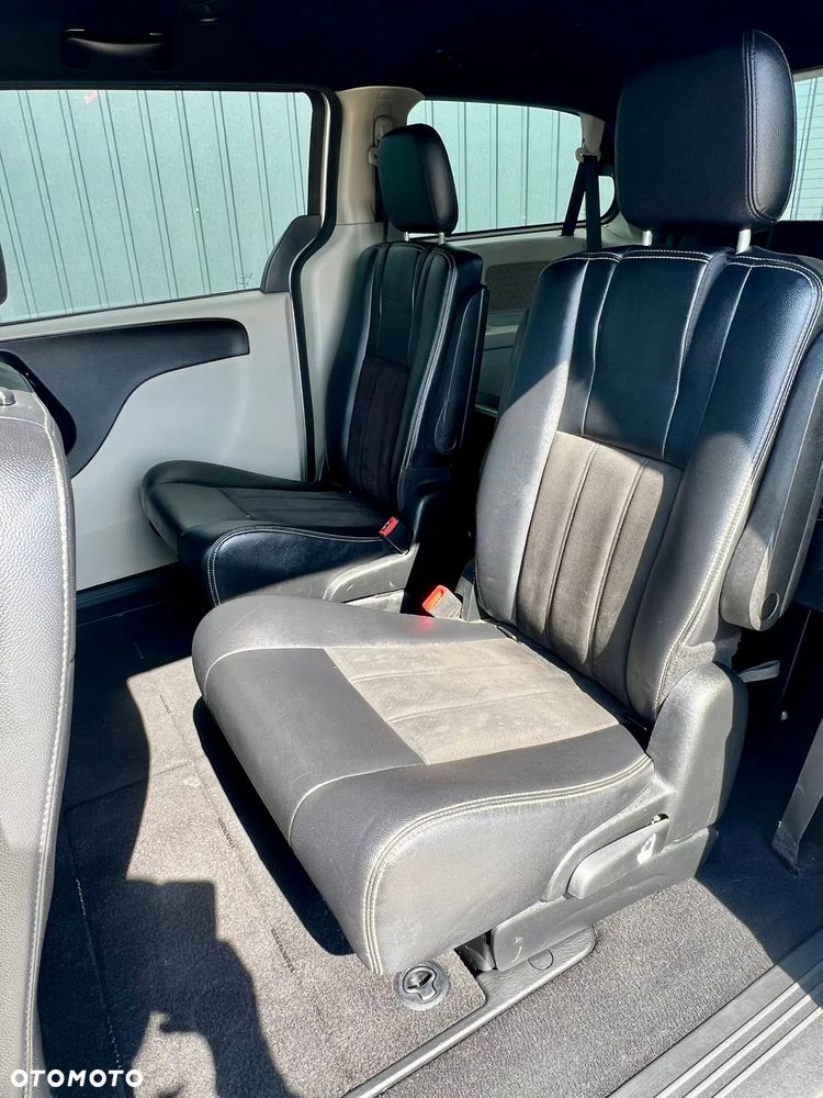 Dodge Grand Caravan - 16