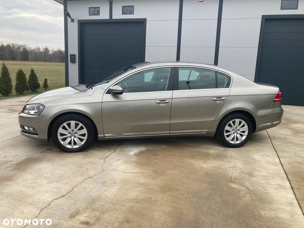 Volkswagen Passat 2.0 TDI DPF BlueMotion Technology Highline - 1