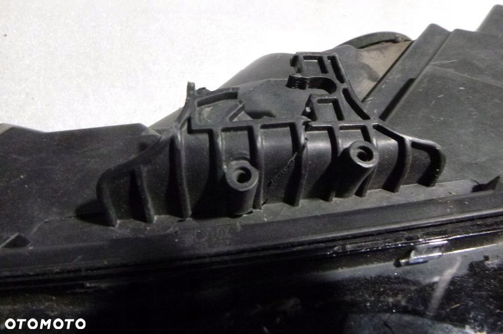 Audi A4 B9 Reflektor Lewy 8W0941005 - 2