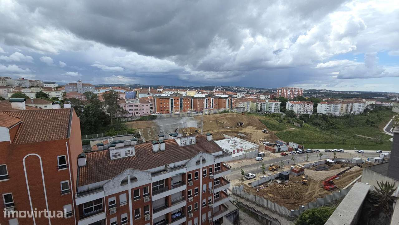 Arrendamento T3 com sótão, garagem e arrumo - Rua Padre Manuel da Nóbr - Grande imagem: 4/22