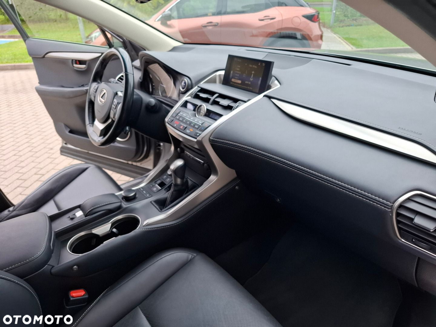 Lexus NX 300h Comfort AWD - 19