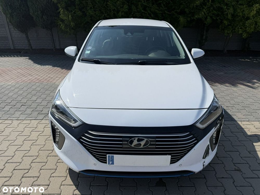 Hyundai IONIQ - 3