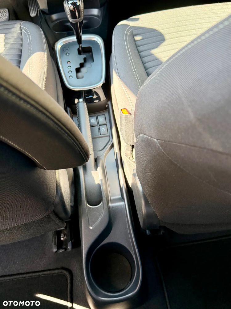 Toyota Yaris Hybrid 100 Selection Passion - 25